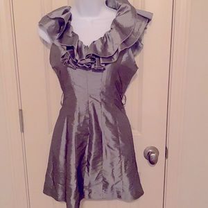 EUC Sz M Silver Ruffled Romeo & Juliet Dress